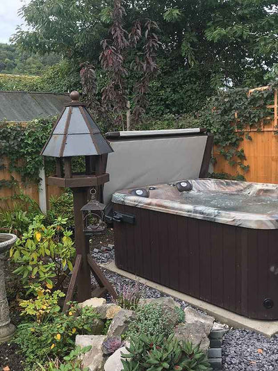 Quattro Hot Tub 4-Person Spa – Compact Design with Lounger and Captain’s Chair